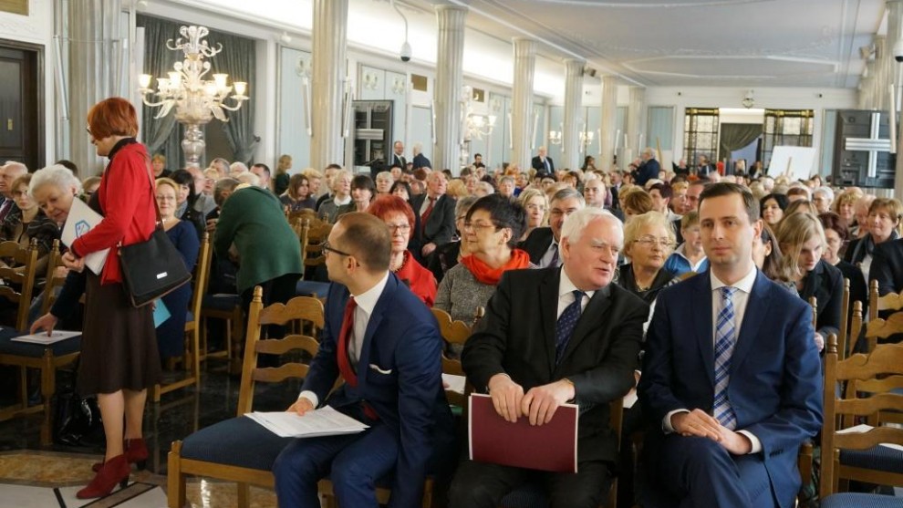  Elbląska Rada Seniorów prezentuje się w gmachu Sejmu 
